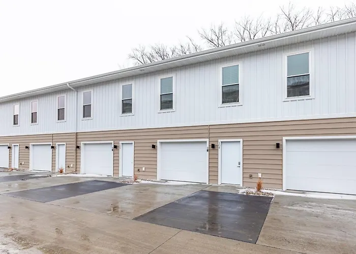 Holiday home Elegant Townhouse Near Ndsu And Downtown #101 *