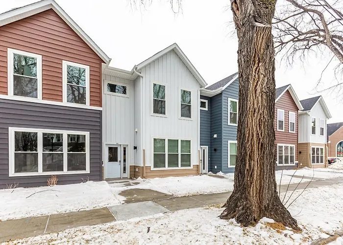 Holiday home Elegant Townhouse Near Ndsu And Downtown #101