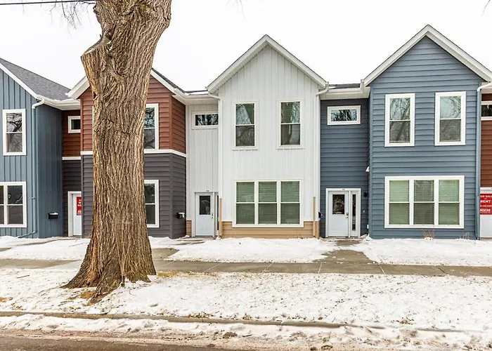Elegant Townhouse Near Ndsu And Downtown #101 Holiday home *