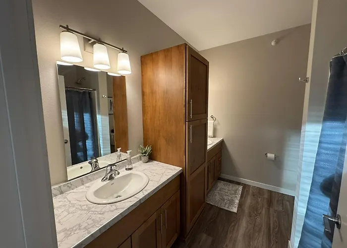 Elegant Townhouse Near Ndsu And Downtown #101