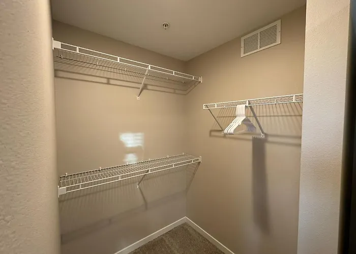 Elegant Townhouse Near Ndsu And Downtown #101 Holiday home