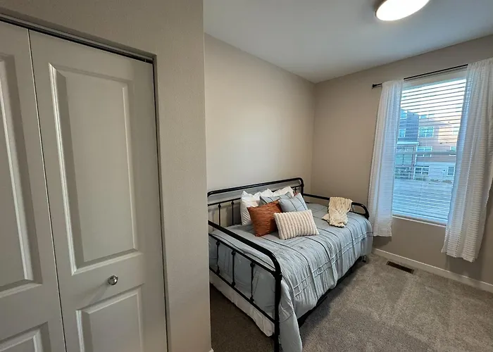 Elegant Townhouse Near Ndsu And Downtown #101 * Fargo