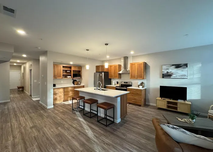 Elegant Townhouse Near Ndsu And Downtown #101