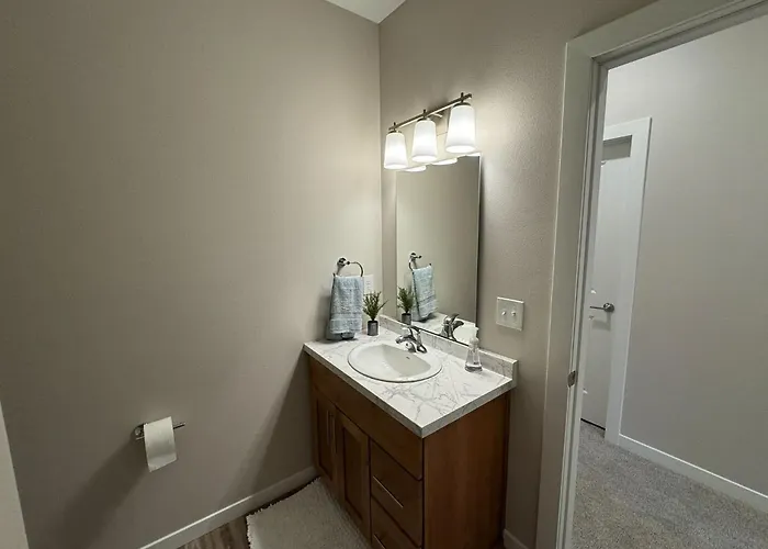 Elegant Townhouse Near Ndsu And Downtown #101 Holiday home