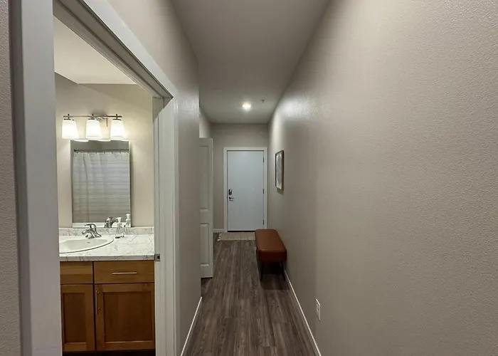 Elegant Townhouse Near Ndsu And Downtown #101 Holiday home *